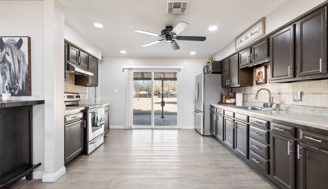 Rustic Ranch Retreat Near Avondale Raceway