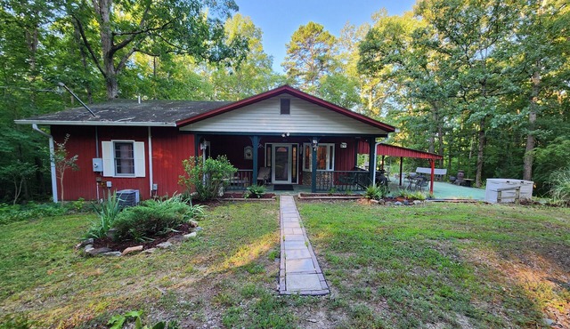 Rustic Red Cabin on Kerr Lake