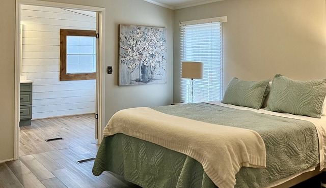 Rustic Relaxation. Very Spacious and Private!