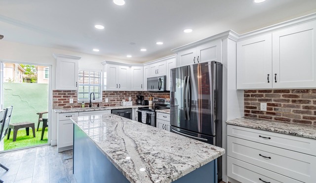 ★RUSTIC RESERVE★ Walk to Hyde Park, SOHO, Bayshore