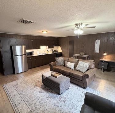 Rustic Retreat 1BR Near ULM, Airport, and Mall