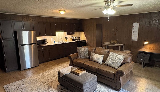 Rustic Retreat/1BR/Near ULM, Airport & Mall