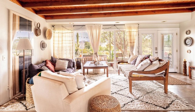 Rustic Retreat — 3b/2ba home + desert gardens