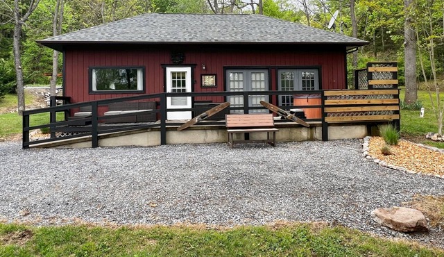 Rustic Retreat - A nature lover's dream!