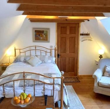 Rustic Retreat Guest Lodge