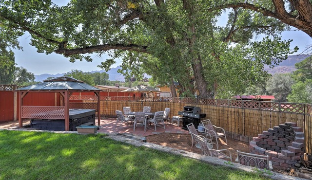 'Rustic Retreat' Moab Townhome w/Grill & Fire Pit