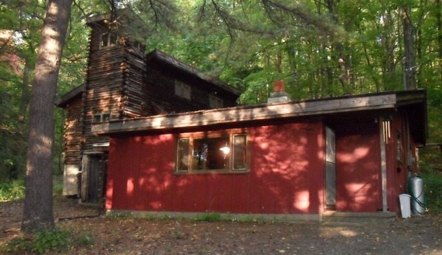 Rustic Retreat on Seneca Lake Wine Trail - Romantic, Family and Pet Friendly