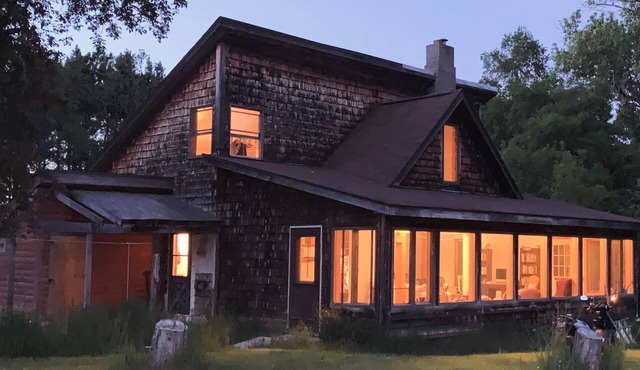 Rustic retreat on 40 acres near Thompsonville with 2bdr, AC, Wifi. Sleeps 6