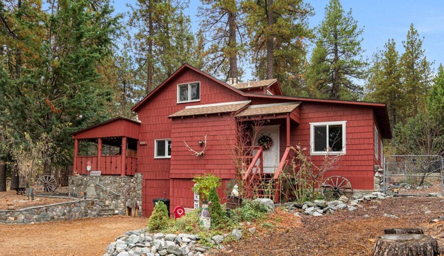 Rustic Retreat|Pets OK, Near Village, Fireplace