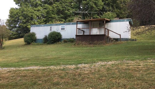 Rustic Retreat Space on Farm Setting 10 Minutes from LMU