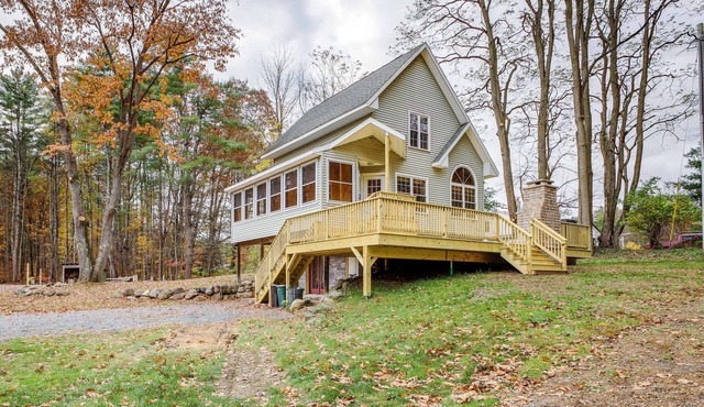 Rustic Retreat: Walk to Great Sacandaga Lake!