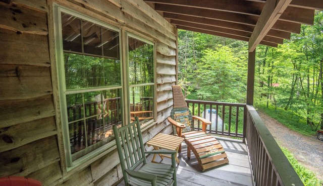 Rustic Retreat - Wood Burning Fireplace - Short Drive To New River - 20 Min to WJ