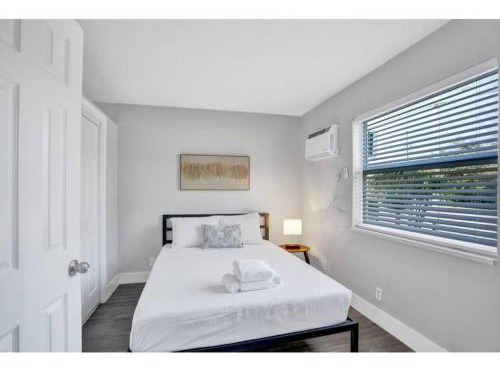 Rustic Retreats Beachy 1BR for 4 guests in the heart of Fort Lauderdale