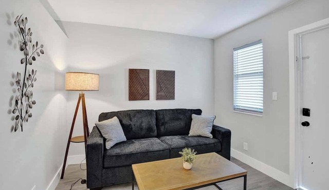 Rustic Retreats 1BR minutes from Las Olas