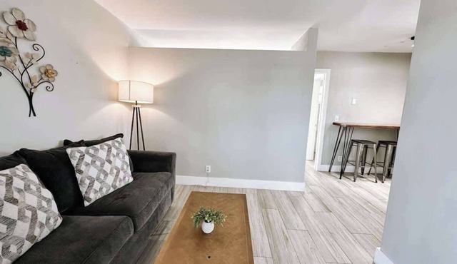 Rustic Retreats minutes from Las Olas #20