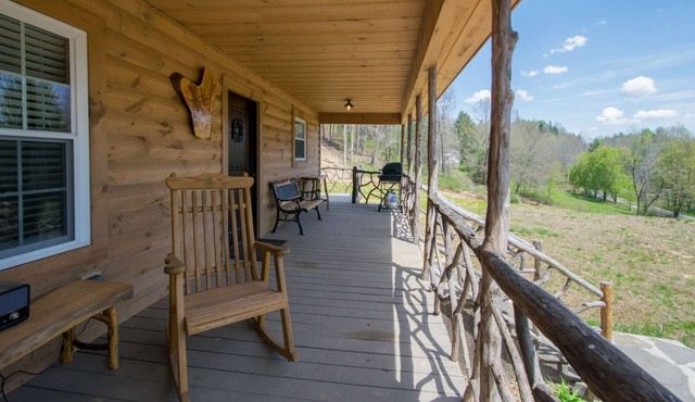 Rustic Ridge Getaway - Cozy Tiny Cabin Near Asheville and Blue Ridge Mountains