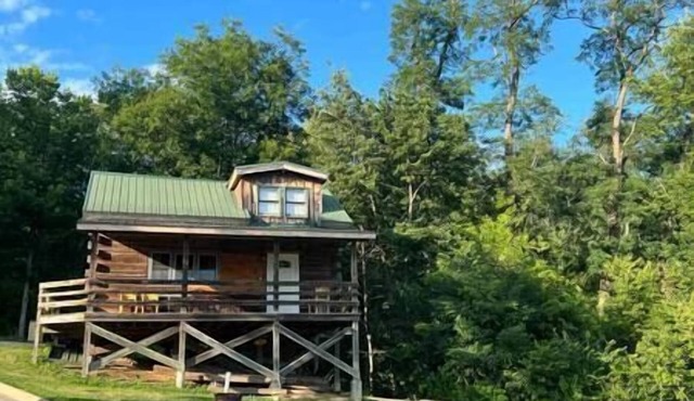 Rustic River Cabin 10