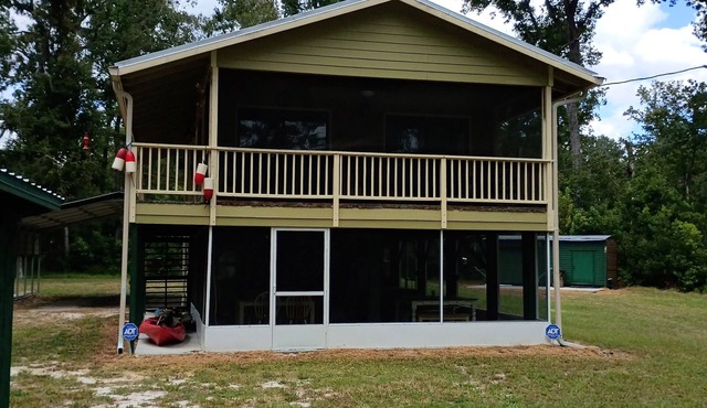 Rustic River Cabin 2-bedroom cabin in Branford near Santa Fe River