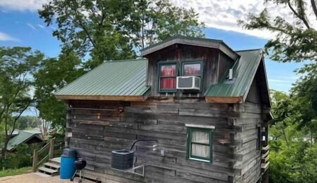 Rustic River Cabin 5