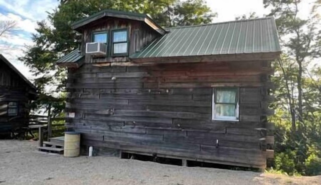 Rustic River Cabin 7