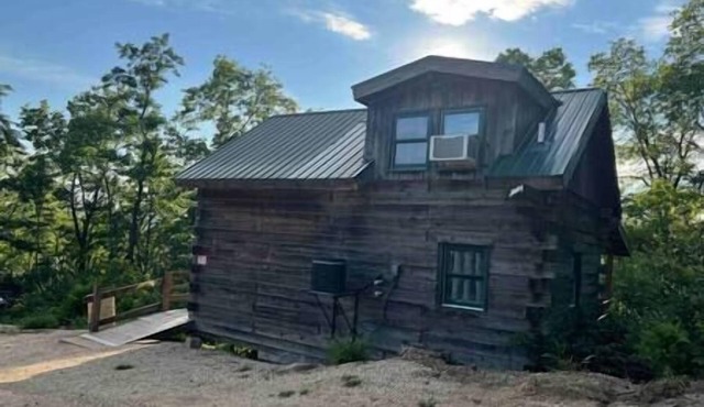 Rustic River Cabin 8