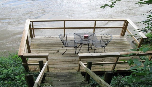 Rustic River Cabin, Charming Riverfront, Hottub, 2 Stone Fireplaces, Dock, Views