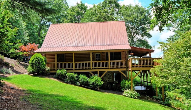 Rustic River Escape in West Jefferson, NC - 4BR Cabin for up to 8 guests.