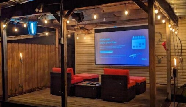 Rustic River Valley Housen