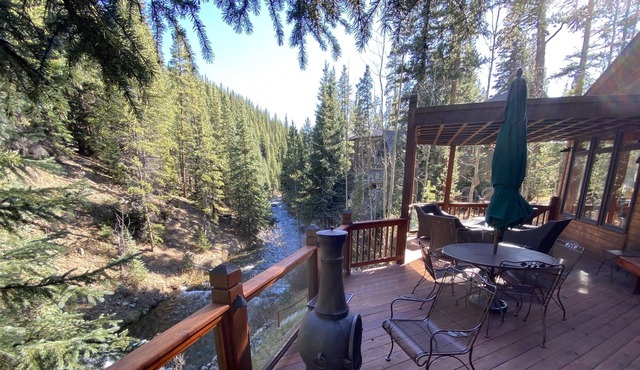 Rustic Riverfront Home 4 miles from Breckenridge