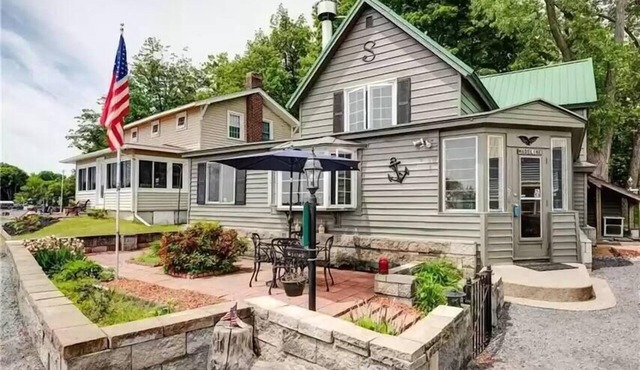 Rustic Riverside Charm and Exclusive Fishing Access!