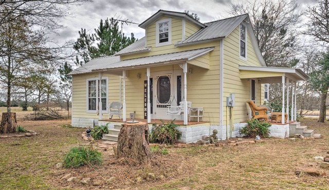 Rustic Rockdale Home on 100 Acres: Near City Park!