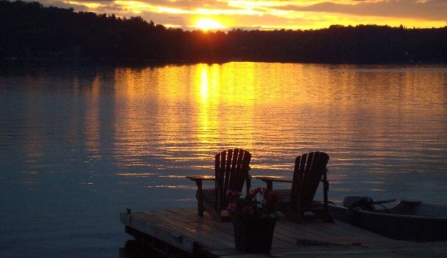 Rustic, Romantic, Cozy, Comfy, Adirondack Cabin! BEST Sunsets!