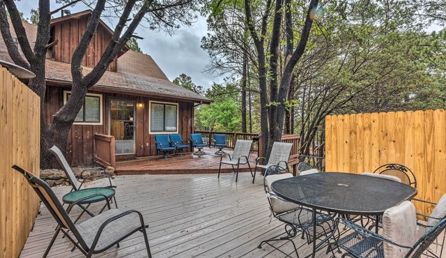 Rustic Ruidoso Cabin w/Large Deck & Grill!