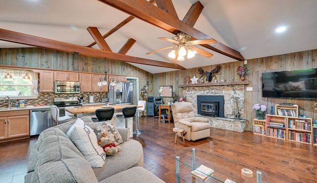 Rustic Russell Springs Home Near Marina & Lake!
