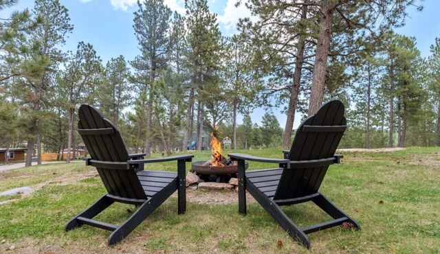 Rustic Sanctuary: Firepit + Sauna + Wildlife Watching