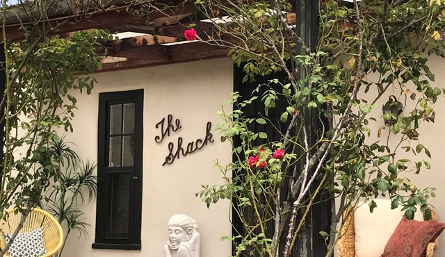 Rustic self contained cottage set in the beautiful grounds of Grayton House.