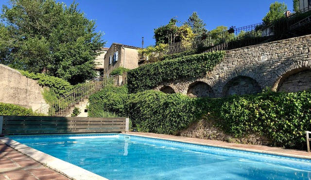 Rustic simplicity, comfort, sublime views and spectacular pool!