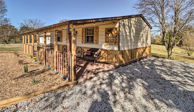 Rustic ‘Sims City’ Studio Cabin w/ Home Theater!