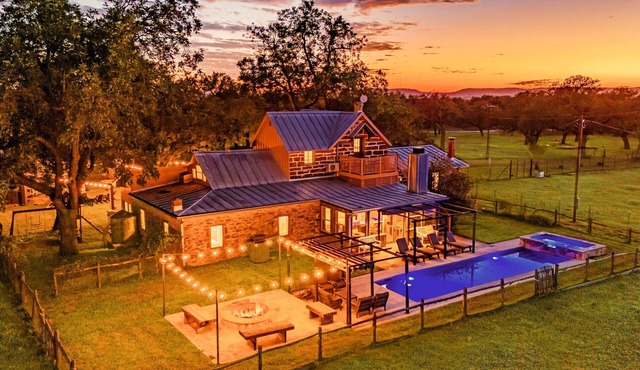 Rustic Soul, Modern Comfort | Relax on the Ranch