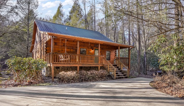 Rustic Stay by the Creek: Your Perfect Creekside Retreat in Blue Ridge, Georgia