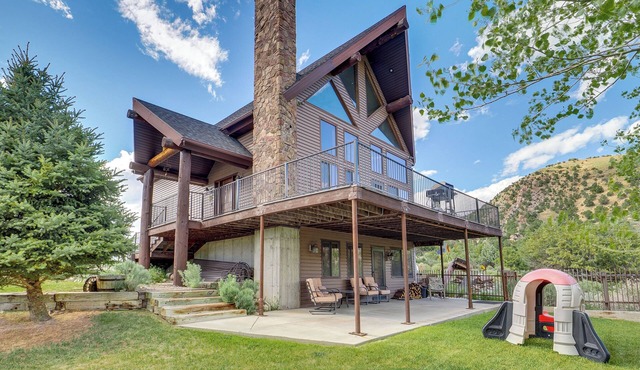Rustic Sterling Cabin: Walk to Palisade Lake!