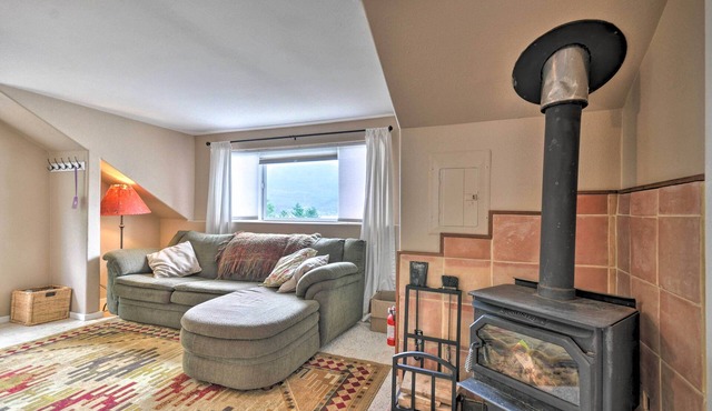 Rustic Stevenson Hideaway with View on the Gorge!