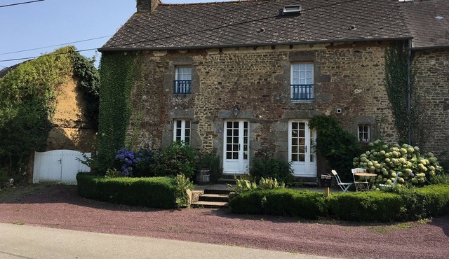 Rustic Stone house in rural Brittany, sleeps up to 11, with pool & garden.
