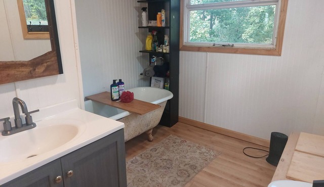 Rustic, stylish cabin close to wineries and State Parks in Ste. Genevieve County