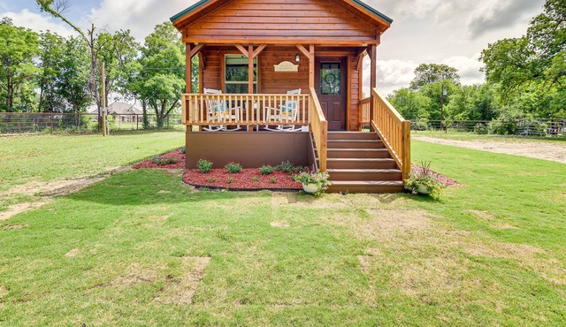 Rustic Texas Getaway w/Grill on 30 Acres