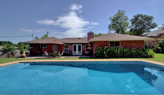 ⭐️Rustic TexMex Home⭐️Close to Downtown⭐️Big Pool⭐️