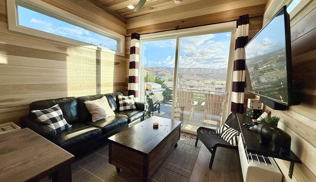 Rustic Tiny Home Near Grand Staircase–Sleeps 6
