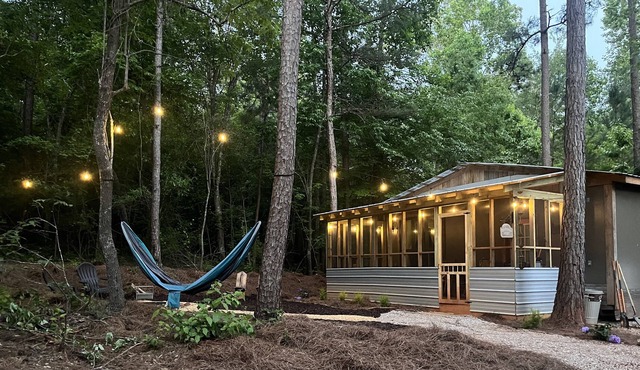 Rustic Tiny House - Cheaha State Park -Lake Wedowee with Hot Tub , Sleep 2