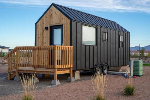 Rustic Tiny House Glamping in Grand Junction: Authentic Rural Charm in Colorado