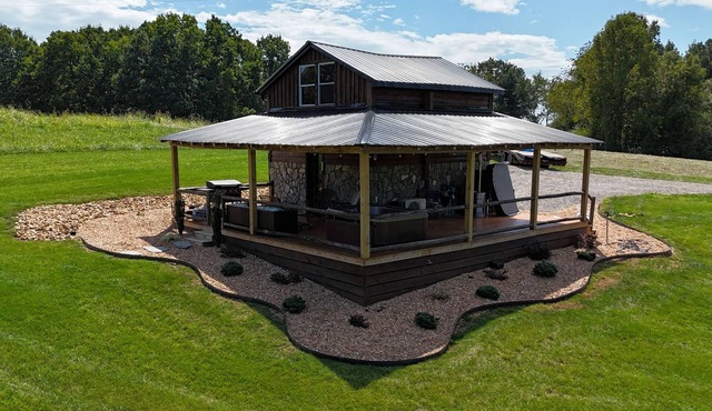 Rustic Tobacco Barn Cabin in the heart of Yadkin Valley Wine Country